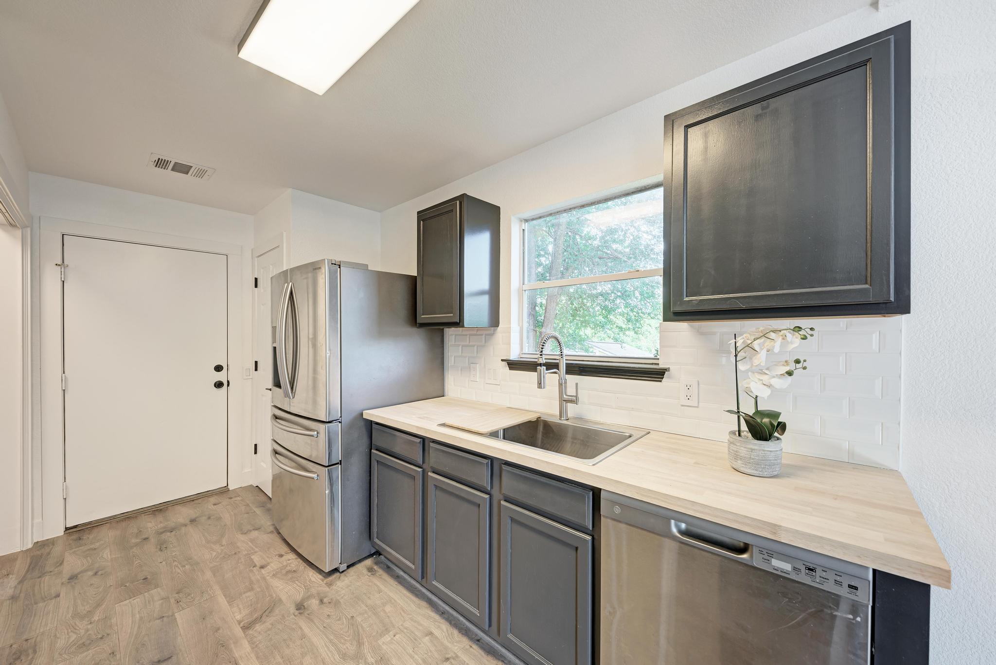 18108 Belfry Pass Manor, TX 78653 - Photo 21 of 40 Kitchen