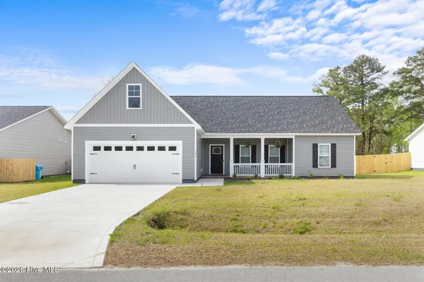 $2,100 | 306 East Theriault Court, Jacksonville, NC 28540