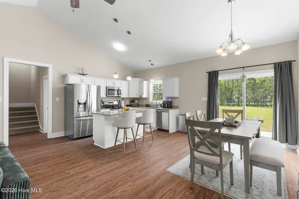 $2,100 | 306 East Theriault Court, Jacksonville, NC 28540