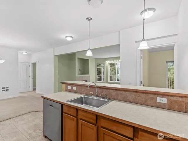 $419,000 | 20028 15th Avenue Northeast, Unit 105, Shoreline, WA 98155