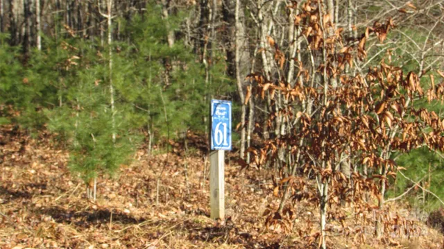 a sign that is sitting in front of a building