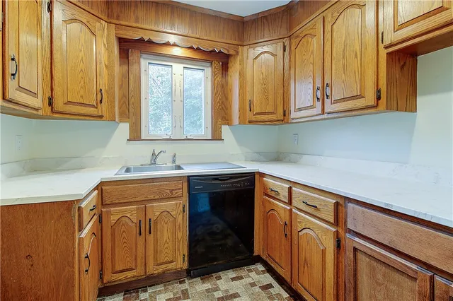 $2,000 | 650 Grove Street, Unit 1, Woonsocket, RI 02895