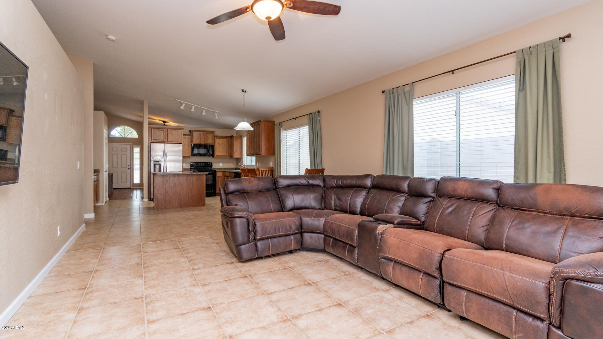 2802 West Grenadine Road Phoenix, AZ 85041 - Photo 18 of 30 2802 W Grenadine Rd-13