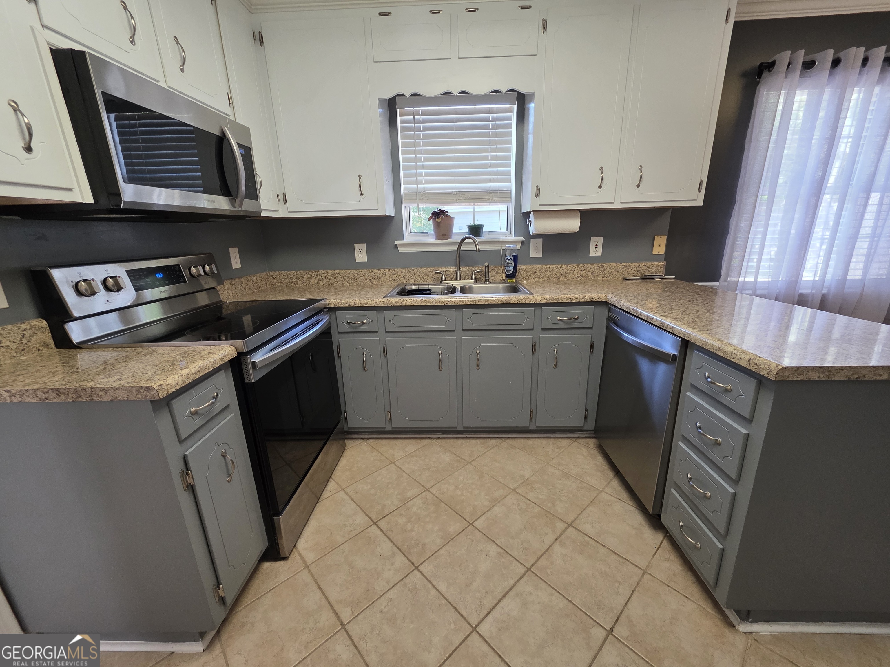 110 Maggie Court Leesburg, GA 31763 - Photo 11 of 64 a kitchen with a sink a stove and cabinets