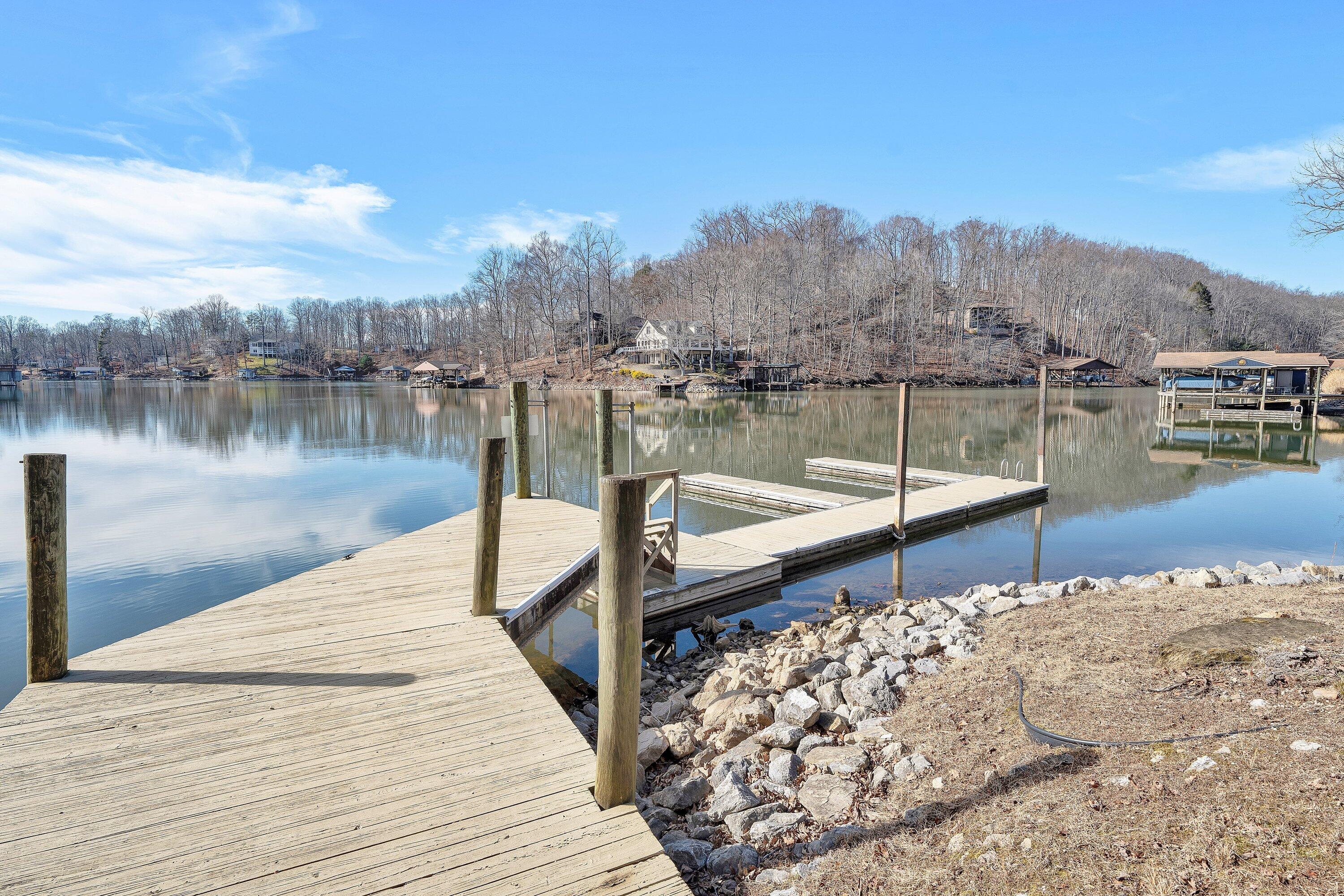 810 Gap Bridge Road Moneta, VA 24121 - Photo 48 of 50 Beechwood West courtesy docks