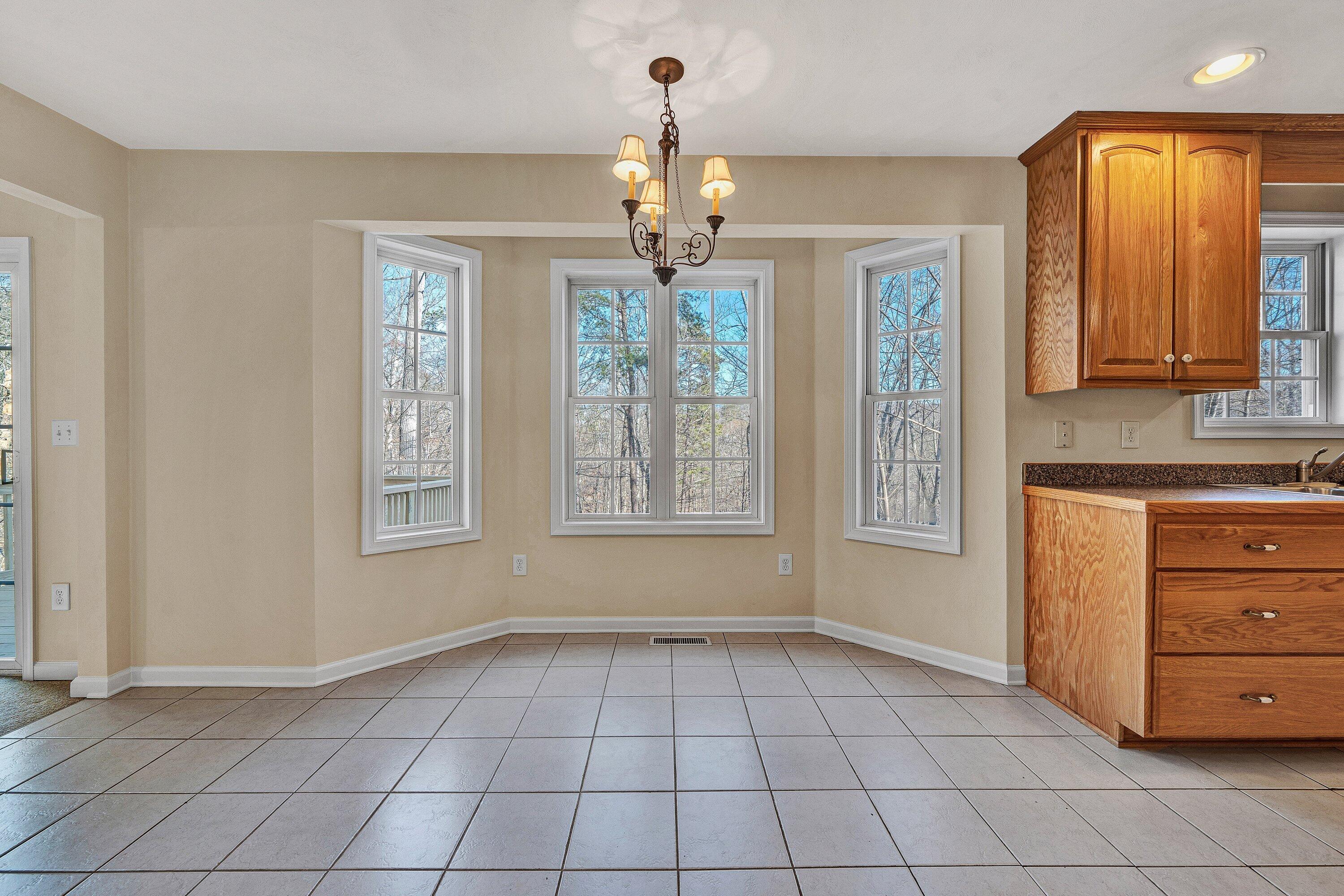810 Gap Bridge Road Moneta, VA 24121 - Photo 10 of 50 810 GP Breakfast area1