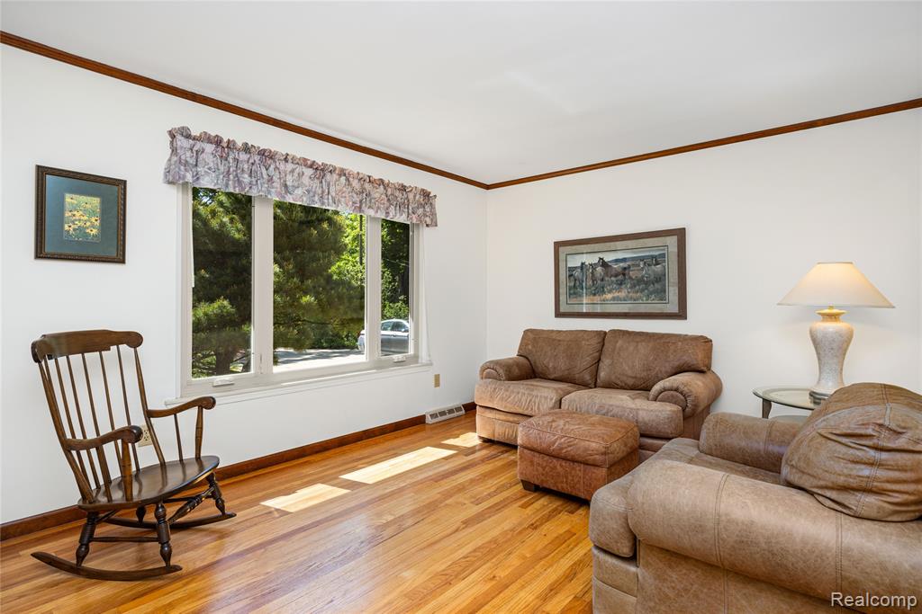 760 Waterbury Road Highland, MI 48356 - Photo 10 of 62