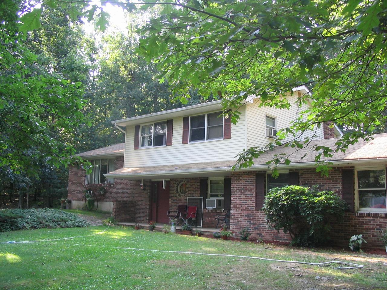 2007 Hemlock Road Tannersville, PA 18372 - Photo 1 of 8 Front Of House