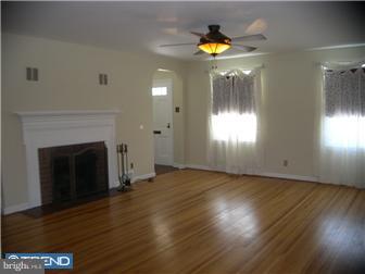 2174 Riverton Road Cinnaminson, NJ 08077 - Photo 8 of 12 Living Room