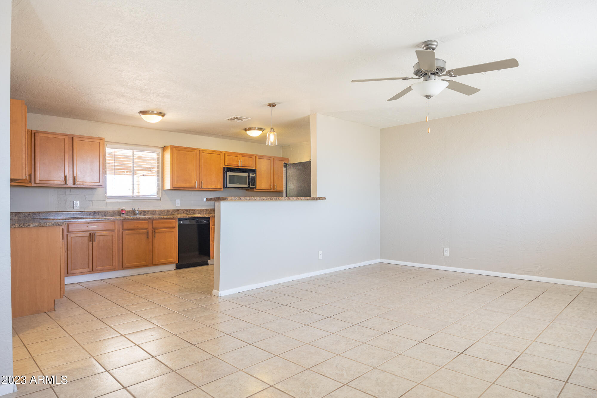 521 North Stanfield Road Stanfield, AZ 85172 - Photo 4 of 23 Living Room