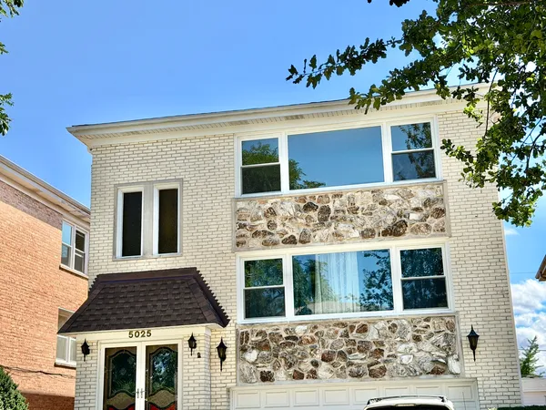 $2,500 | 5025 Carol Street, Unit 2, Skokie, IL 60077