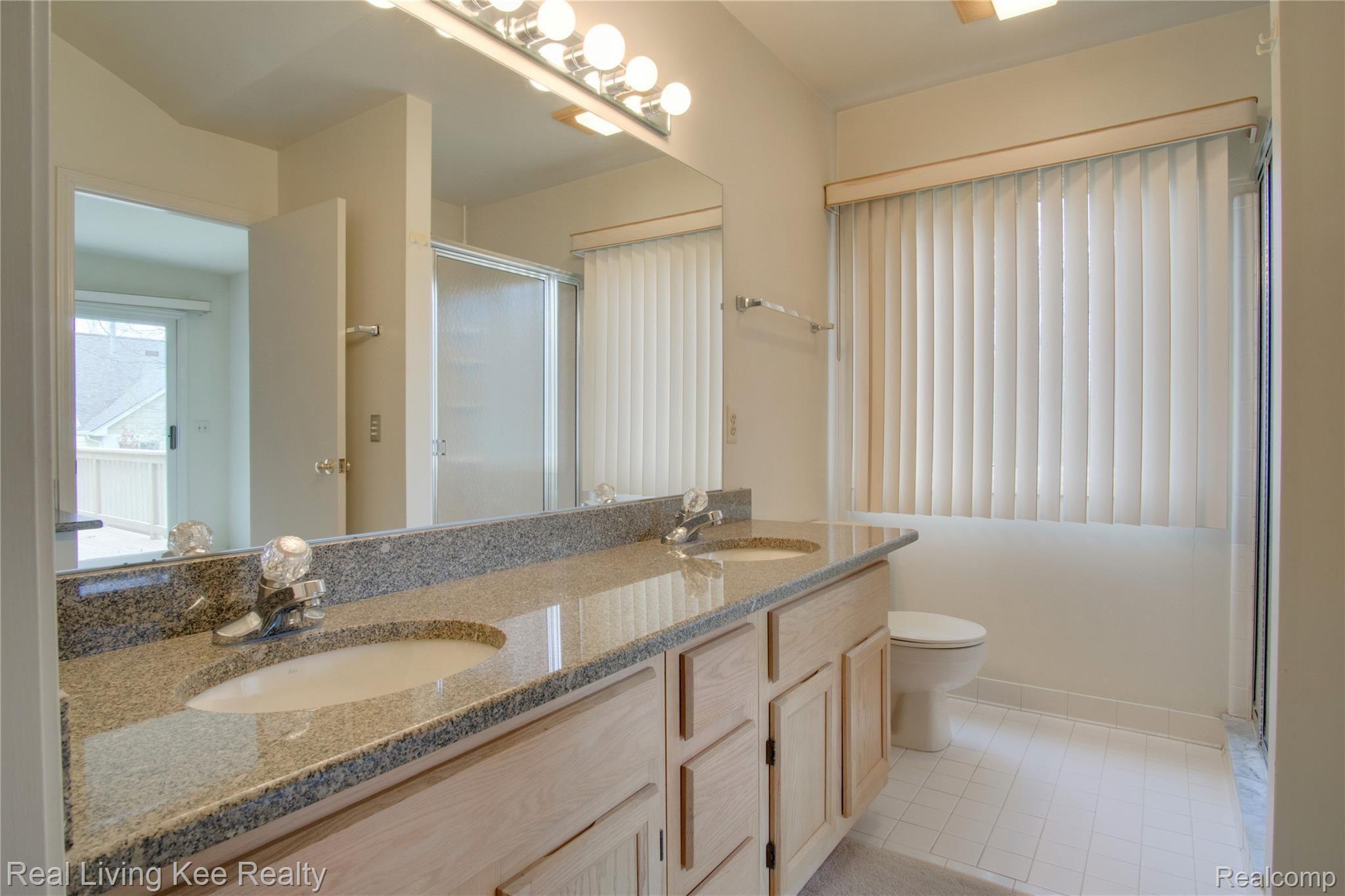 3412 Fairgrove Terrace, Unit 33 Rochester, MI 48309 - Photo 16 of 27 Master bath.jpg