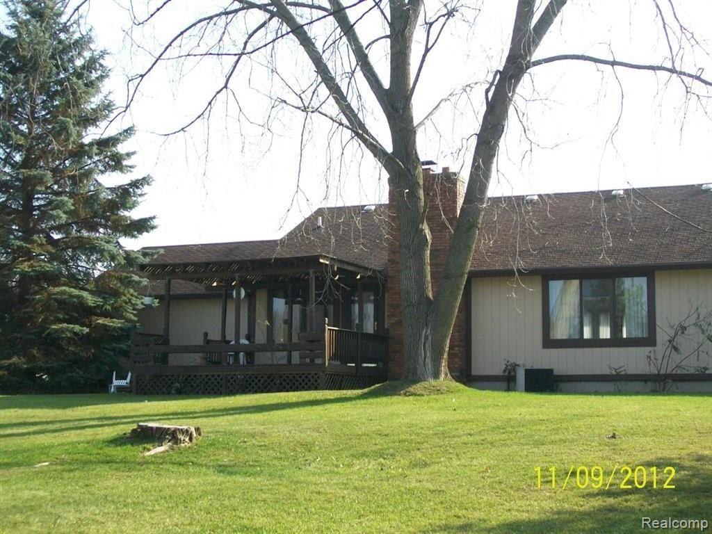 6235 Oak Valley Road Brighton, MI 48116 - Photo 13 of 15 Back.jpg