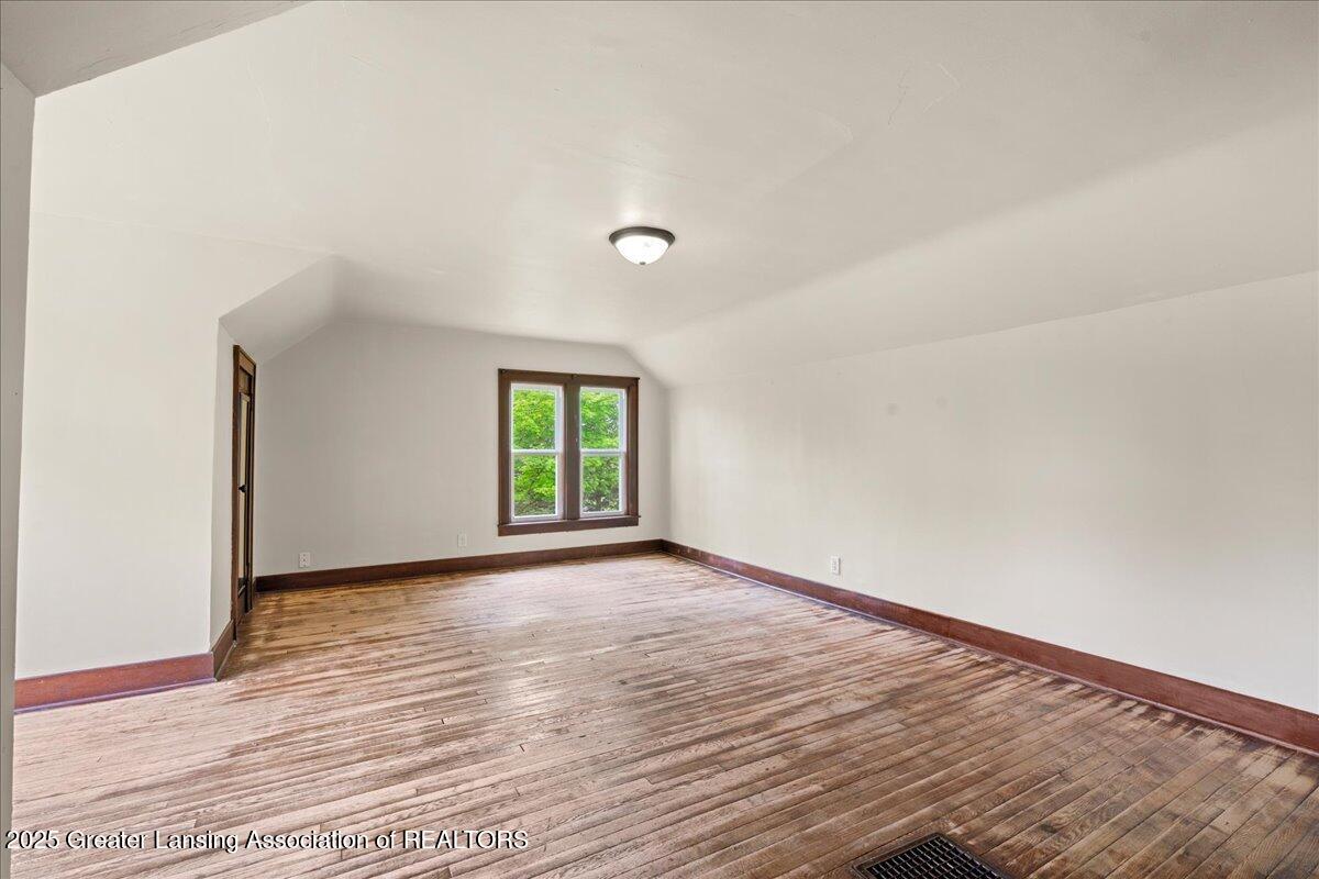 1614 Gunn Road Holt, MI 48842 - Photo 22 of 34 22X18' ROOM