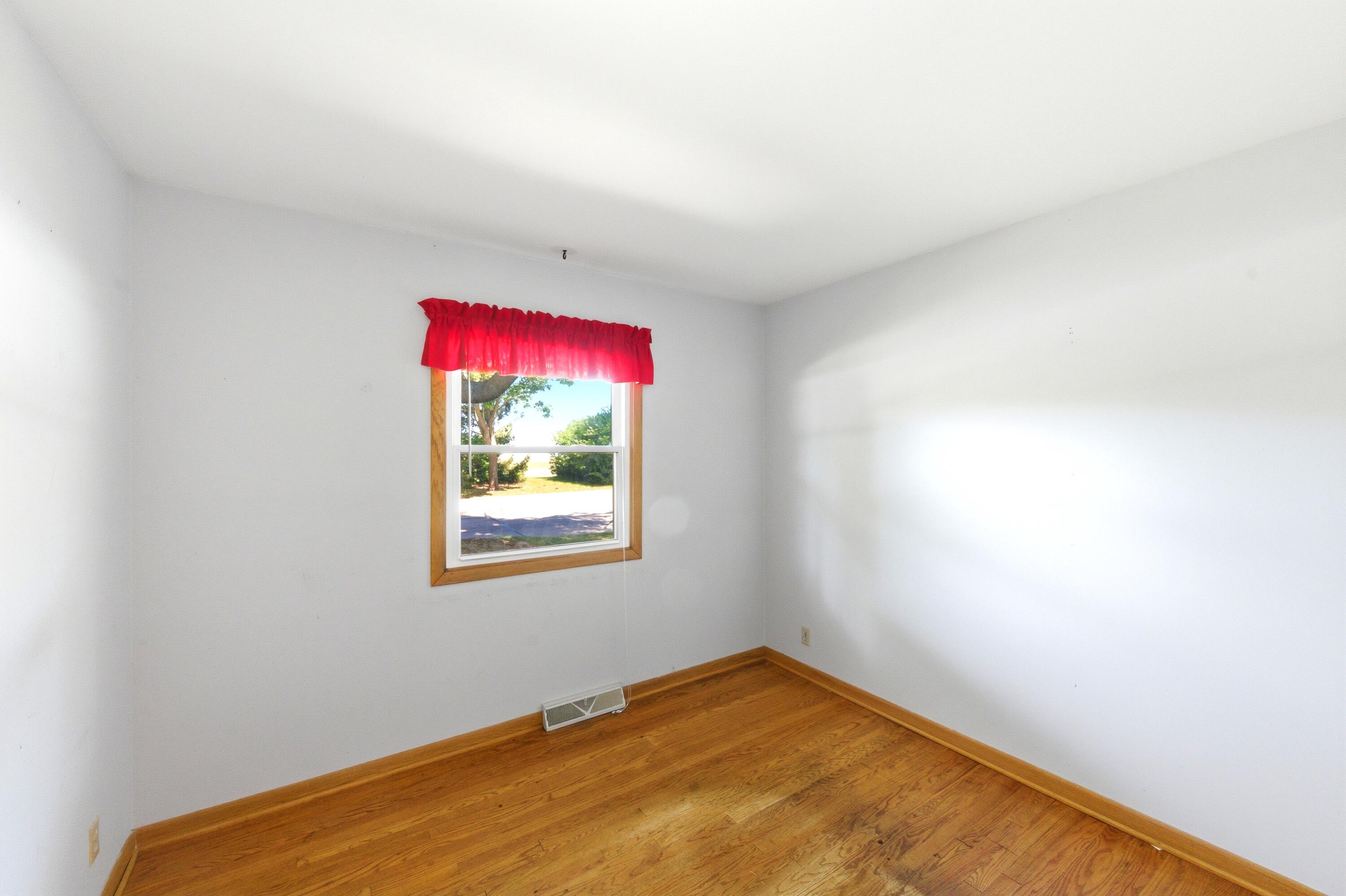 3520 Knoll Place Racine, WI 53403 - Photo 19 of 32 3rd Bedroom