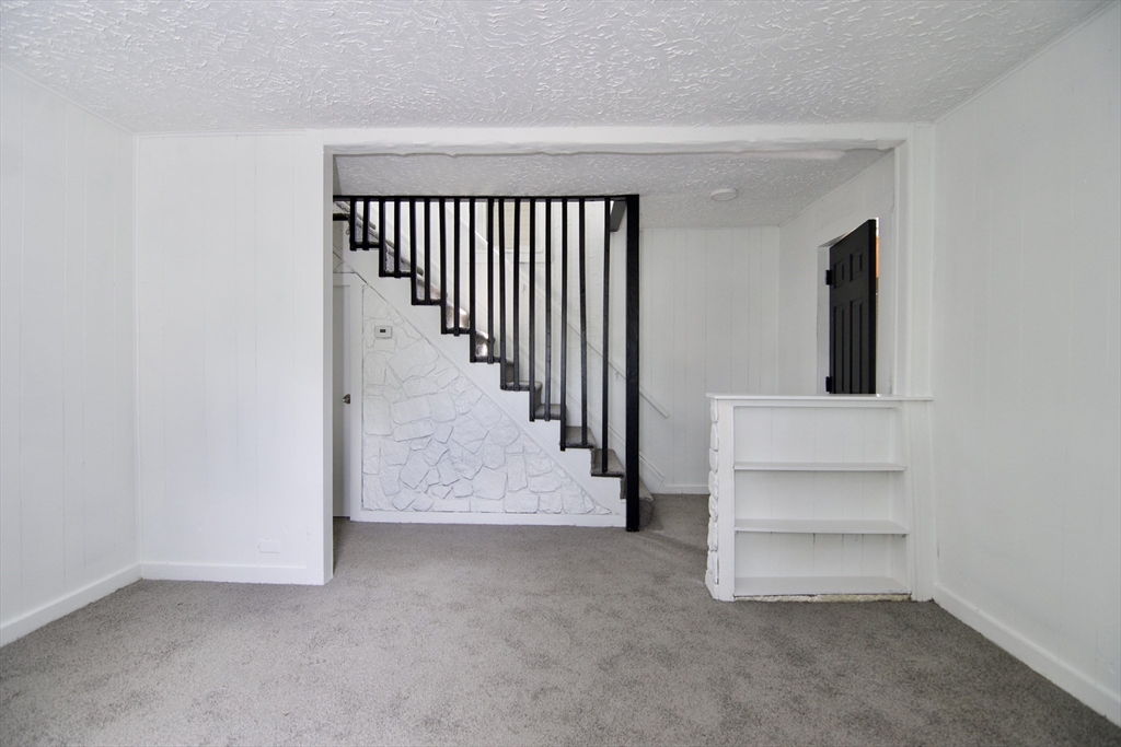 19 Greene Place Springfield, MA 01109 - Photo 17 of 36 a view of entryway and hall