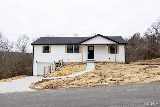 $279,900 | 24401 Trolley Lane, St. Robert, MO 65584