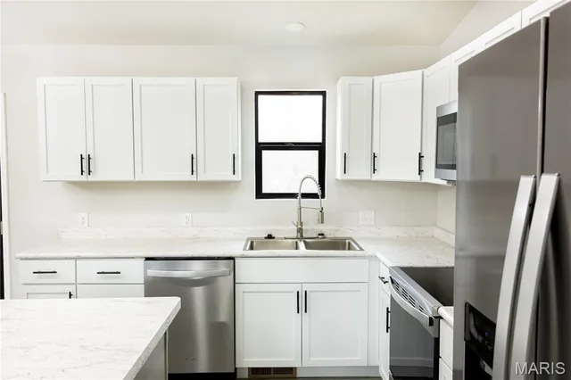 $279,900 | 24401 Trolley Lane, St. Robert, MO 65584