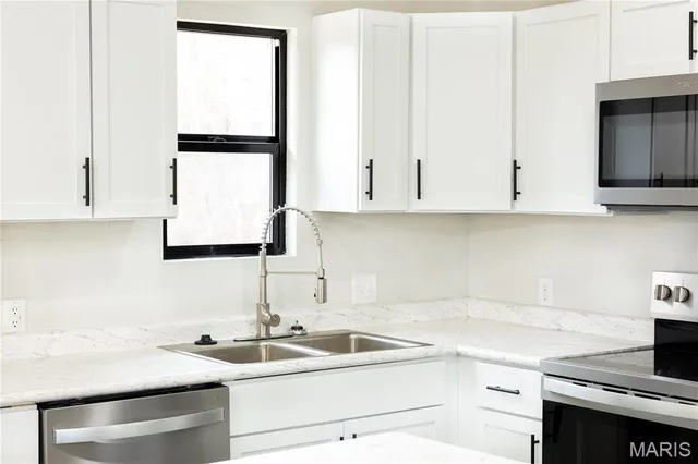 $279,900 | 24401 Trolley Lane, St. Robert, MO 65584