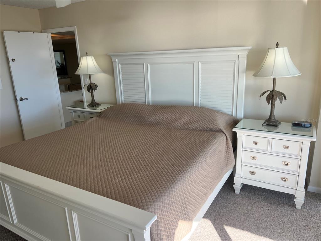 1001 Point Of Rocks Road, Unit 609 Sarasota, FL 34242 - Photo 19 of 41 a bedroom with a bed and a lamp