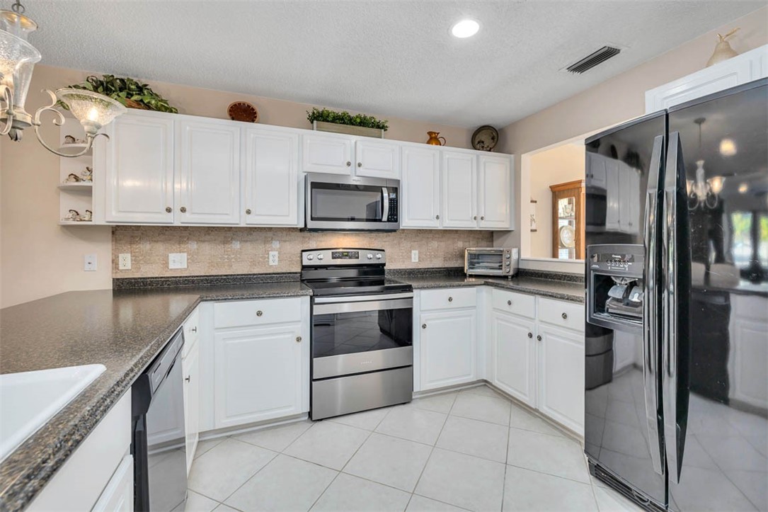 1000 Mallery St Extension, Unit D27 St. Simons Island, GA 31522 - Photo 3 of 34 Kitchen