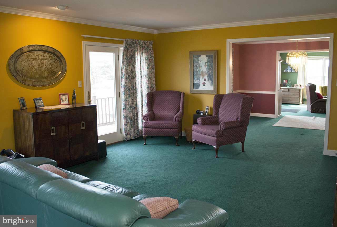 12113 Itnyre Road Smithsburg, MD 21783 - Photo 8 of 24 Living Room showing flow of rooms