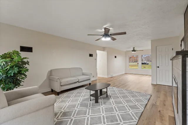 $259,900 | 27644 East Fawn River Road, Sturgis, MI 49091