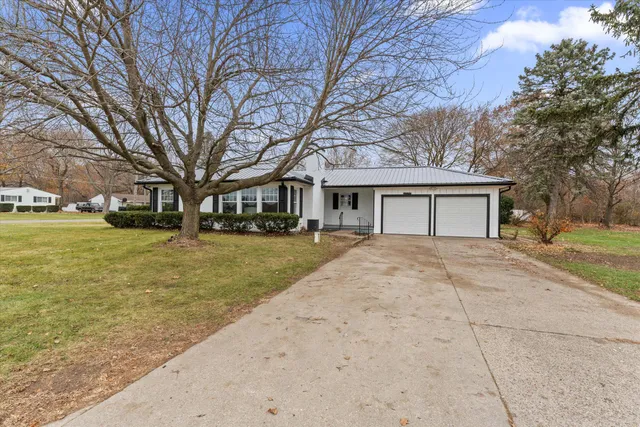 $259,900 | 27644 East Fawn River Road, Sturgis, MI 49091