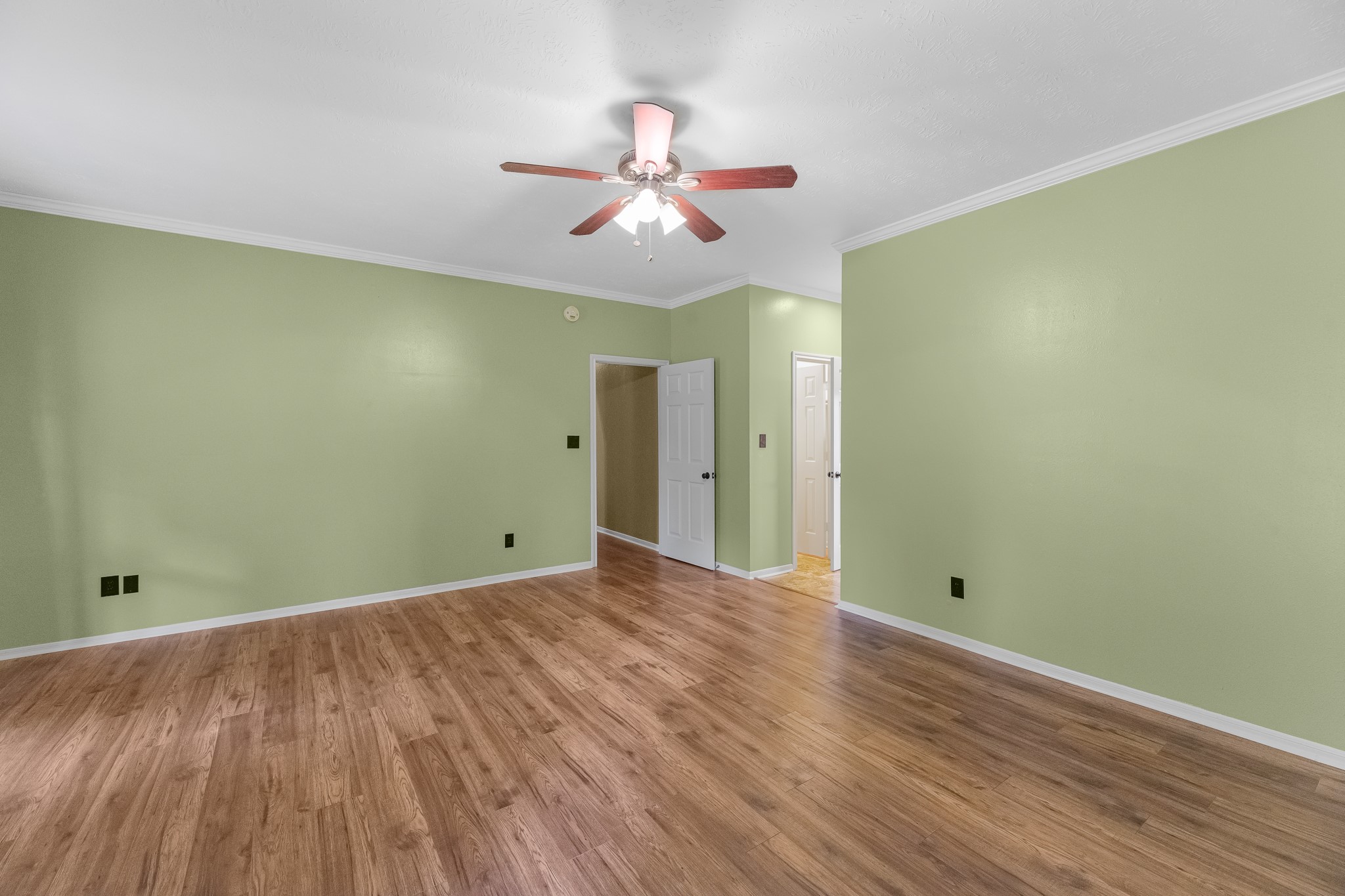 17126 County Road 39 Rosharon, TX 77583 - Photo 31 of 47 wooden floor in an empty room with a window