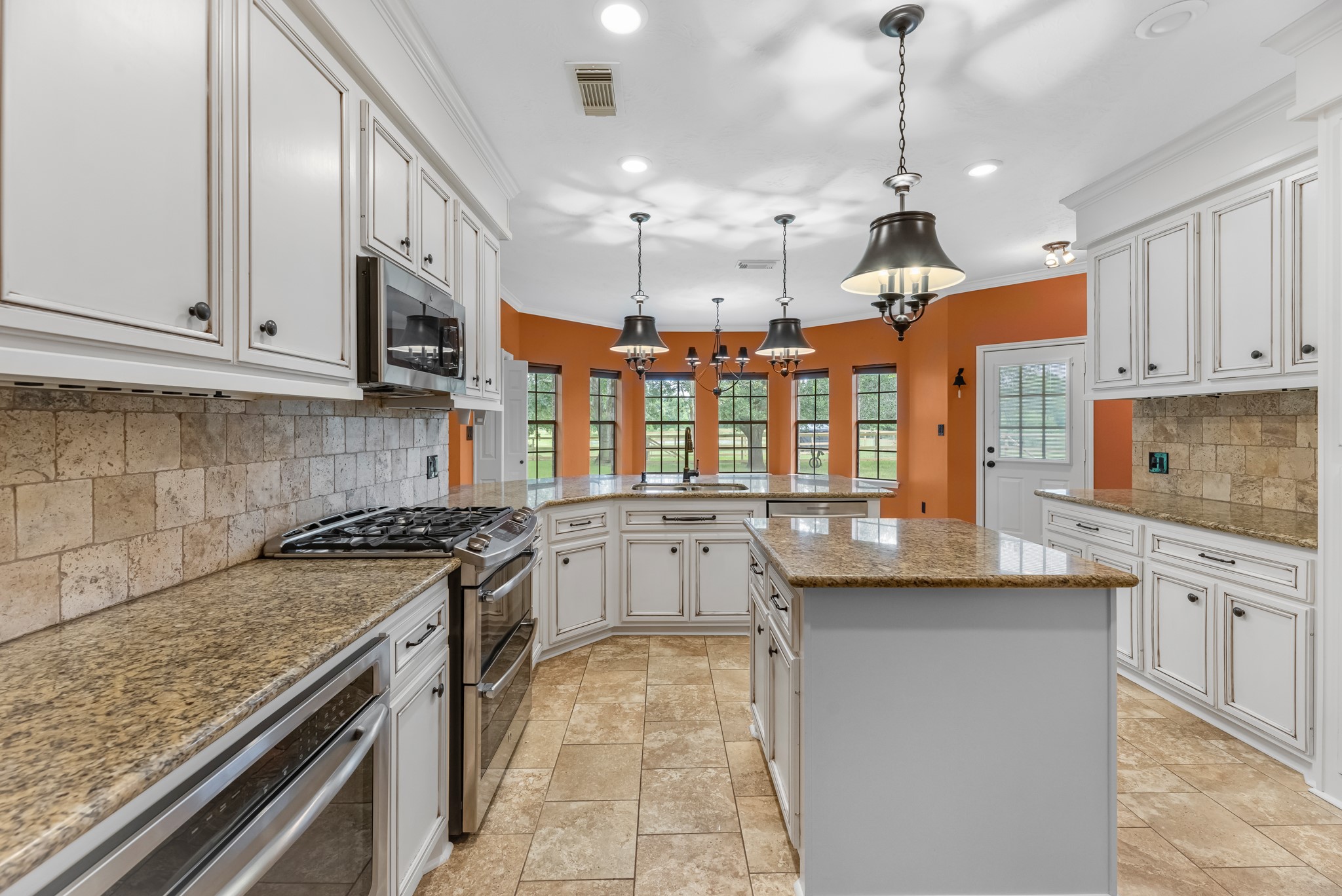 17126 County Road 39 Rosharon, TX 77583 - Photo 6 of 47 This kitchen was completely remodeled with custom wood cabinets built on site. Great drawers and soft close hinges.