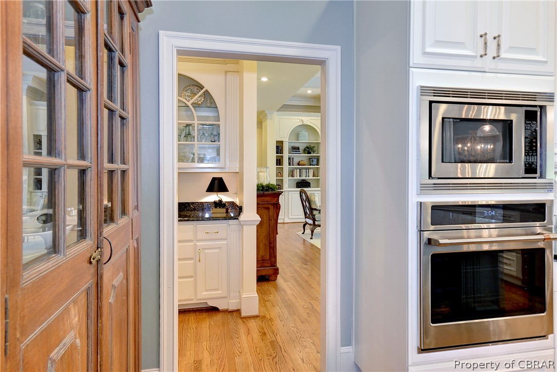 1632 River Ridge Williamsburg, VA 23185 - Photo 18 of 49 a kitchen with a stove and a refrigerator