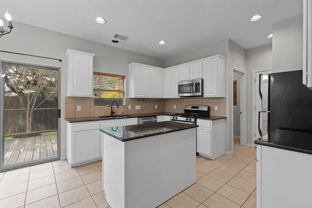 $3,100 | 2240 Independence Drive, Unit A83, Austin, TX 78745