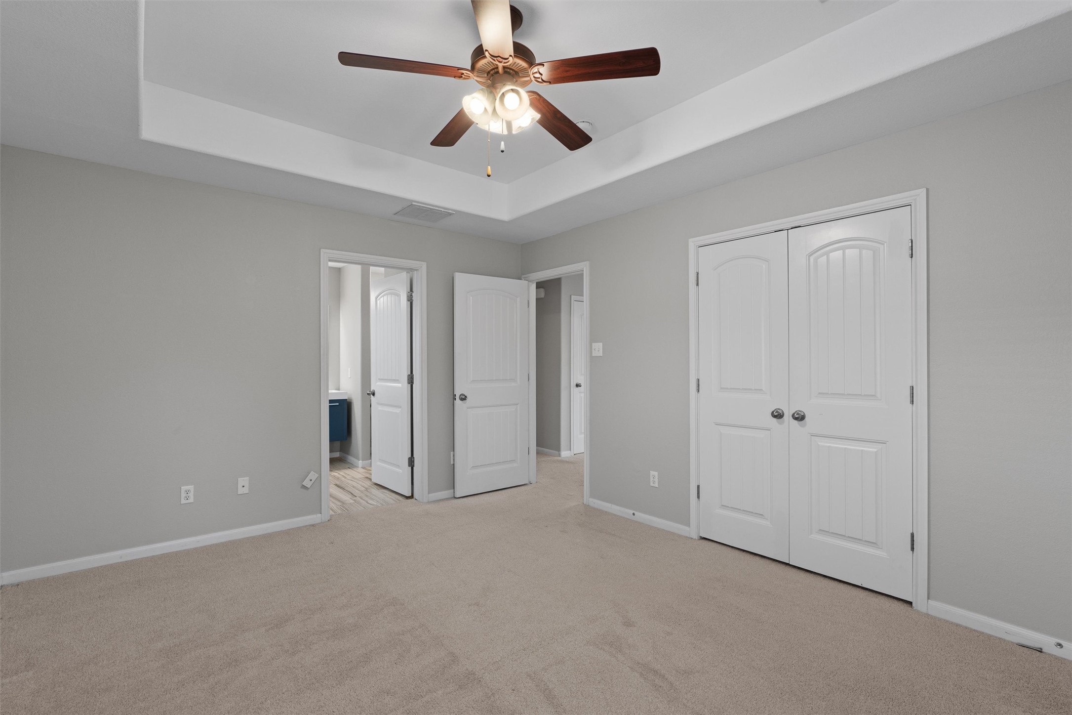 2240 Independence Drive, Unit A83 Austin, TX 78745 - Photo 20 of 34 an empty room with chandelier fan