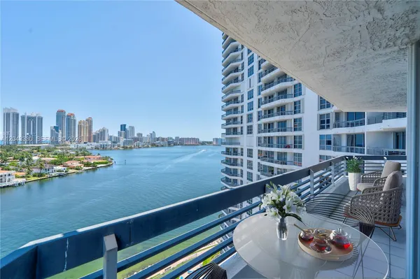 $4,250 | 19101 Mystic Pointe Drive, Unit 1508, Aventura, FL 33180