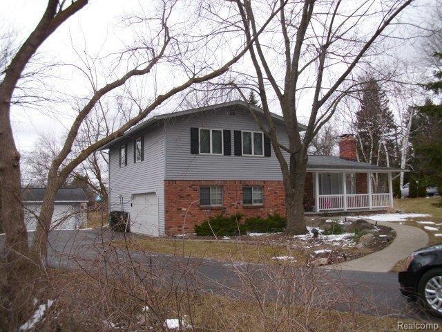 224 Gunder Court Rochester, MI 48309 - Photo 2 of 10 Walkway -Driveway View