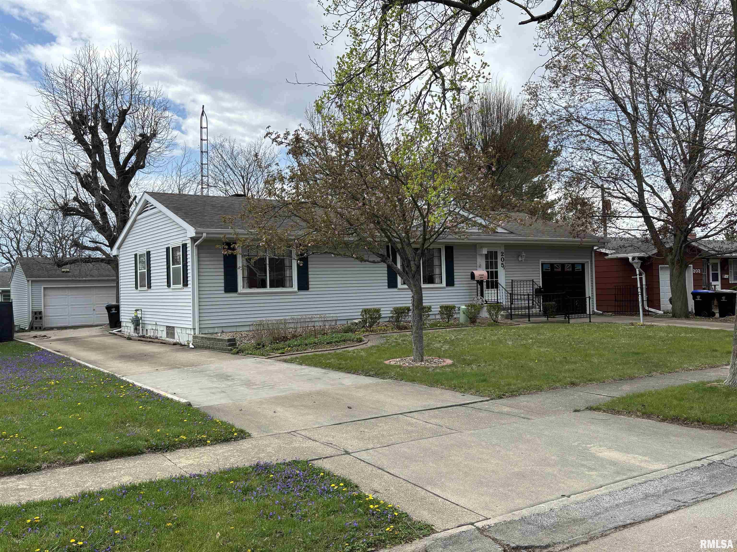 205 Sherwood Way Bloomington, IL 61701 - Photo 1 of 25