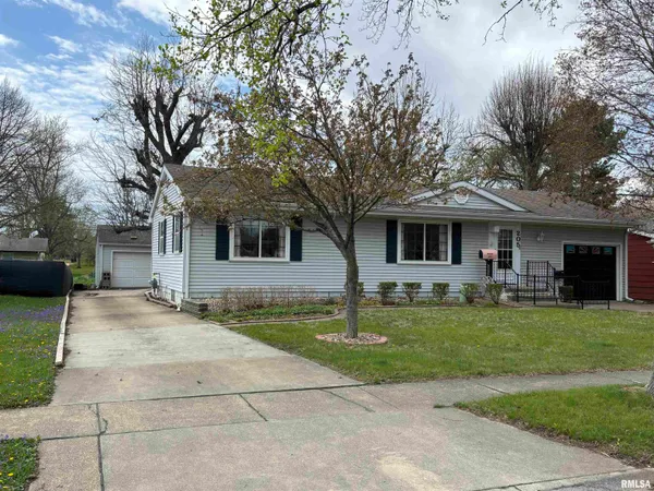 $165,000 | 205 Sherwood Way, Bloomington, IL 61701