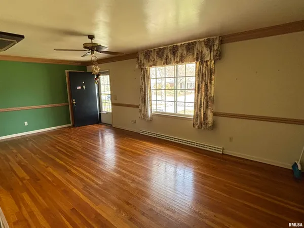 $165,000 | 205 Sherwood Way, Bloomington, IL 61701