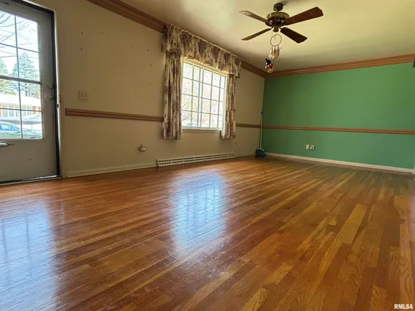 $165,000 | 205 Sherwood Way, Bloomington, IL 61701