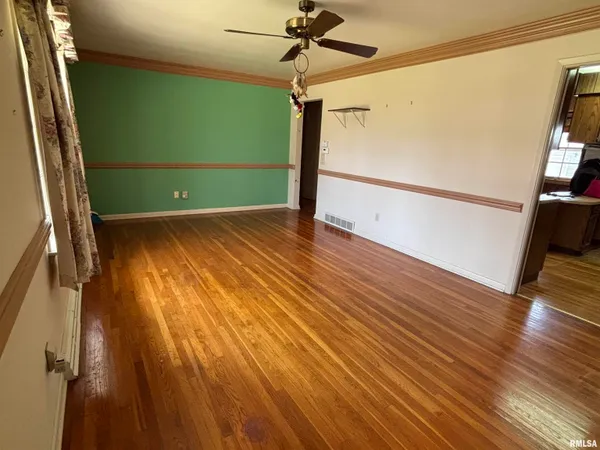 $165,000 | 205 Sherwood Way, Bloomington, IL 61701