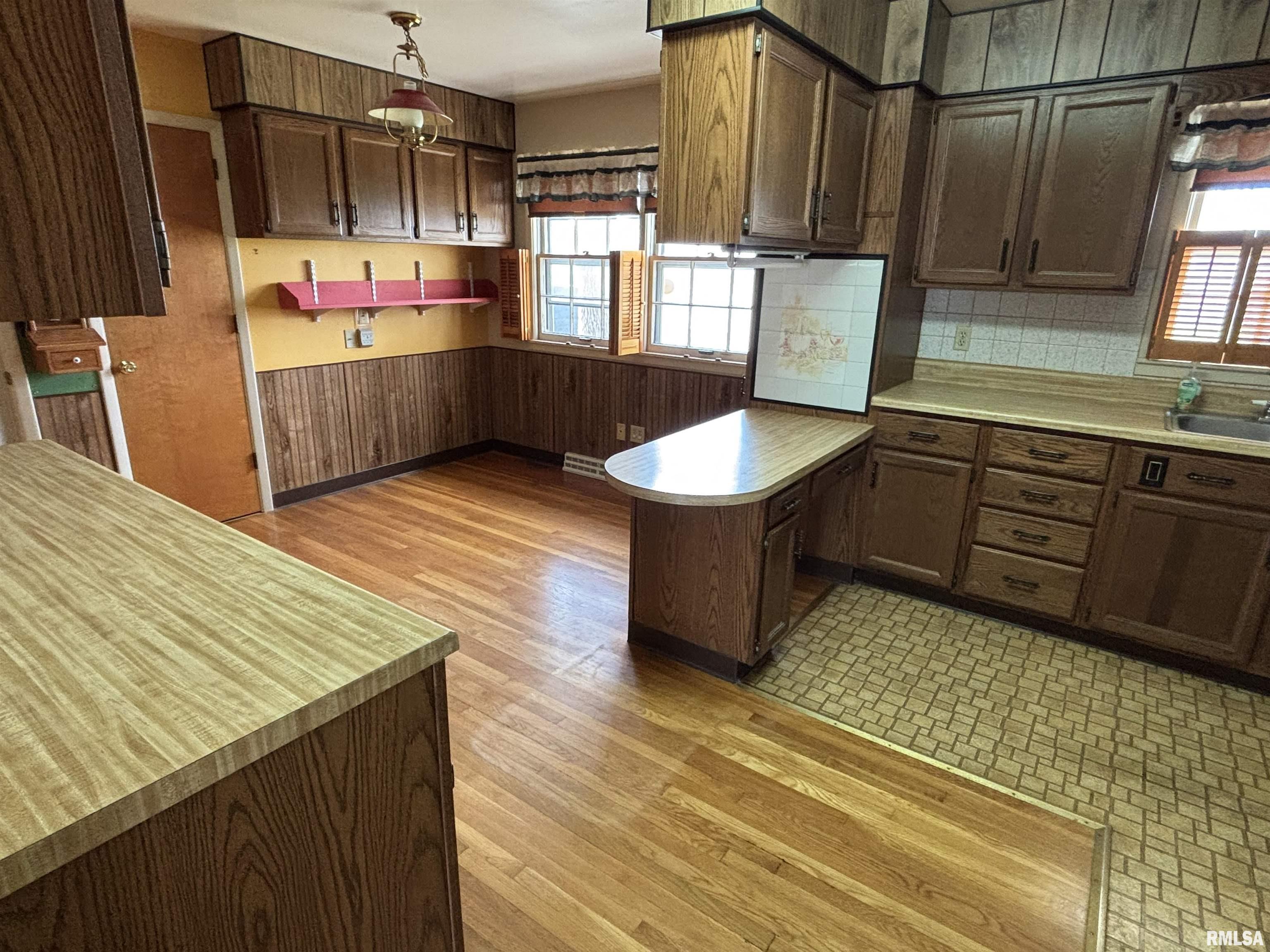 205 Sherwood Way Bloomington, IL 61701 - Photo 9 of 25
