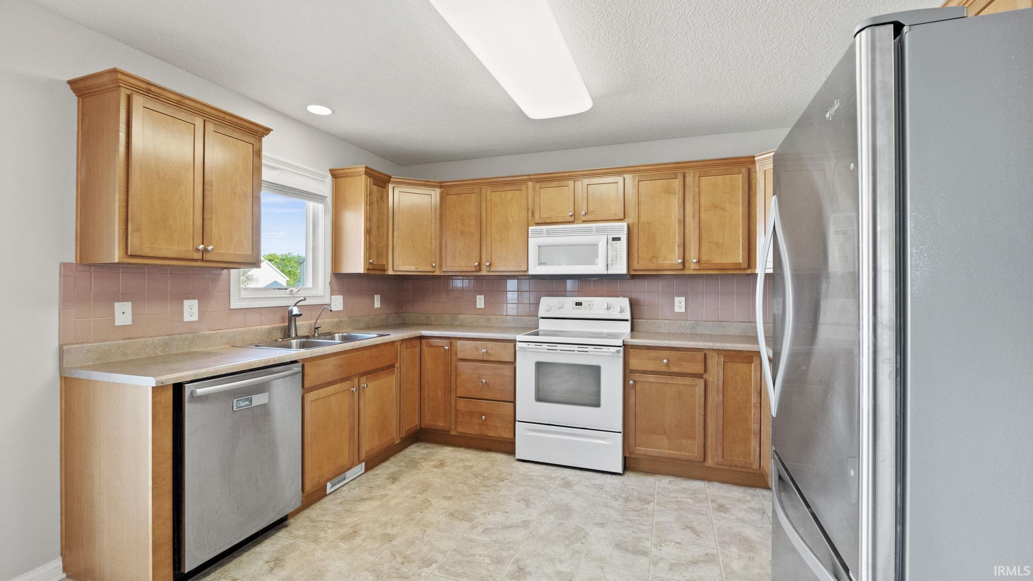 12119 Strada Way Fort Wayne, IN 46818 - Photo 3 of 36 Gallery Image 3