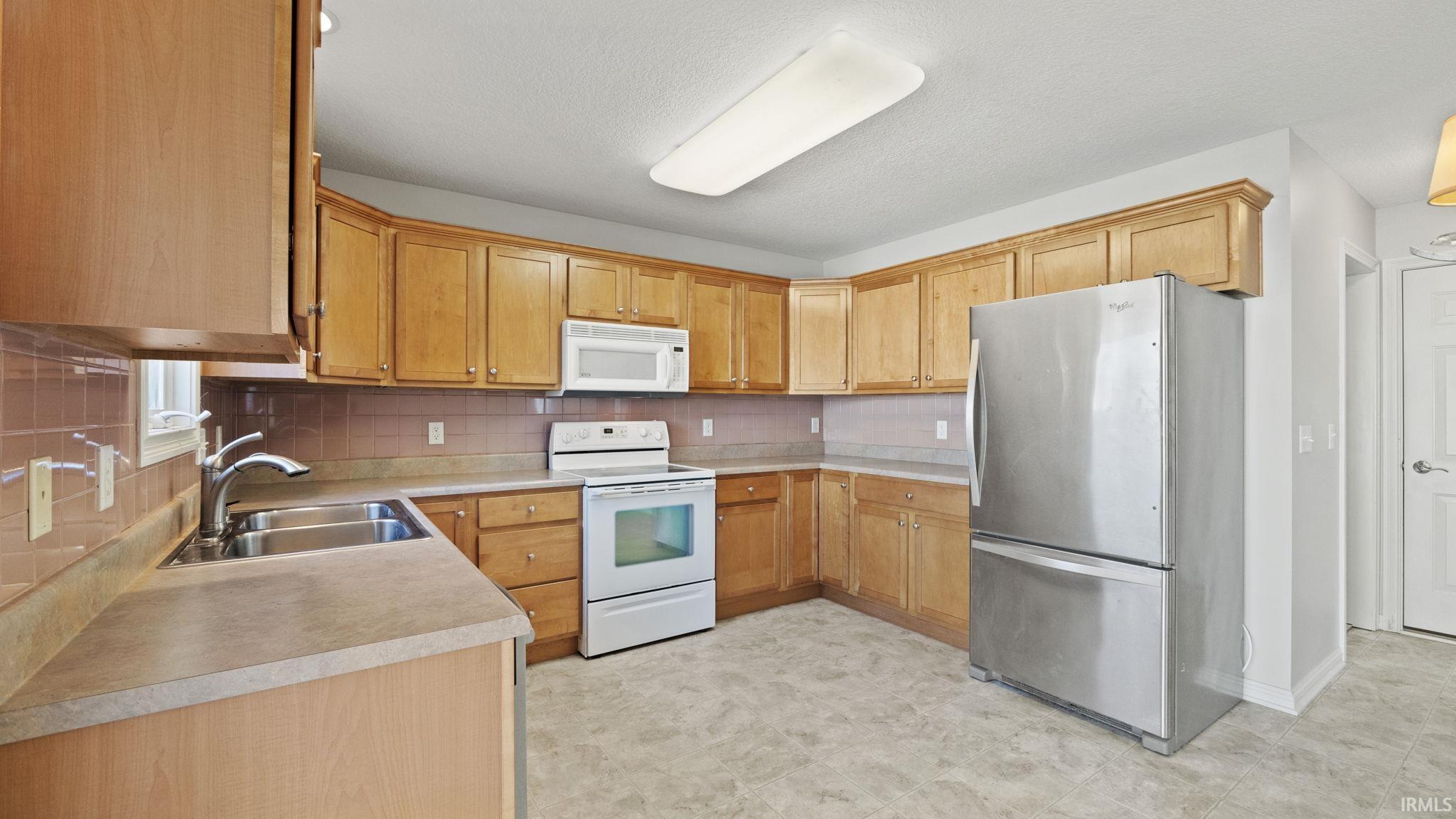 12119 Strada Way Fort Wayne, IN 46818 - Photo 4 of 36 Gallery Image 4