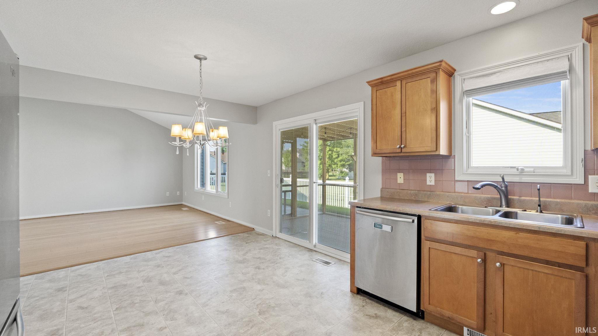 12119 Strada Way Fort Wayne, IN 46818 - Photo 6 of 36 Gallery Image 6