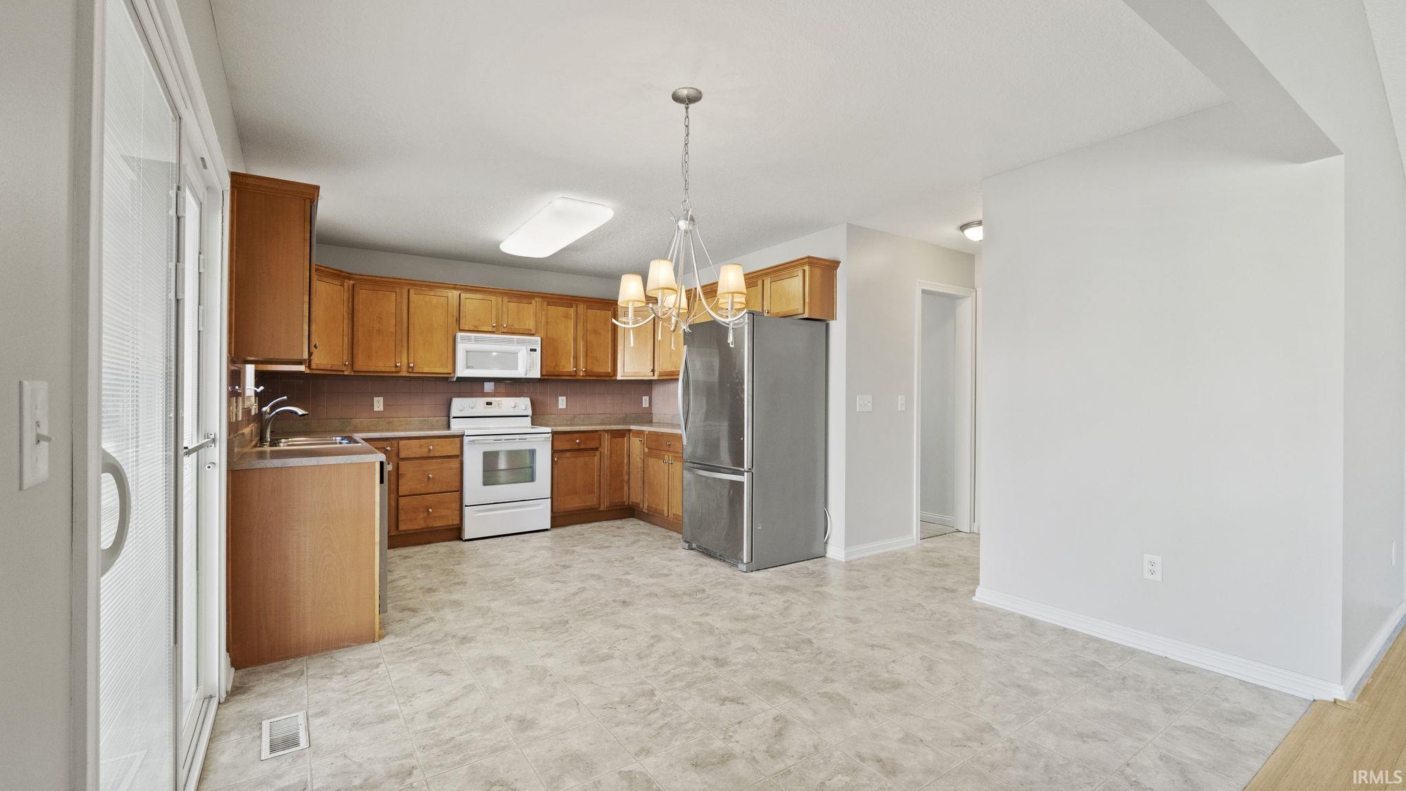 12119 Strada Way Fort Wayne, IN 46818 - Photo 9 of 36 Gallery Image 9