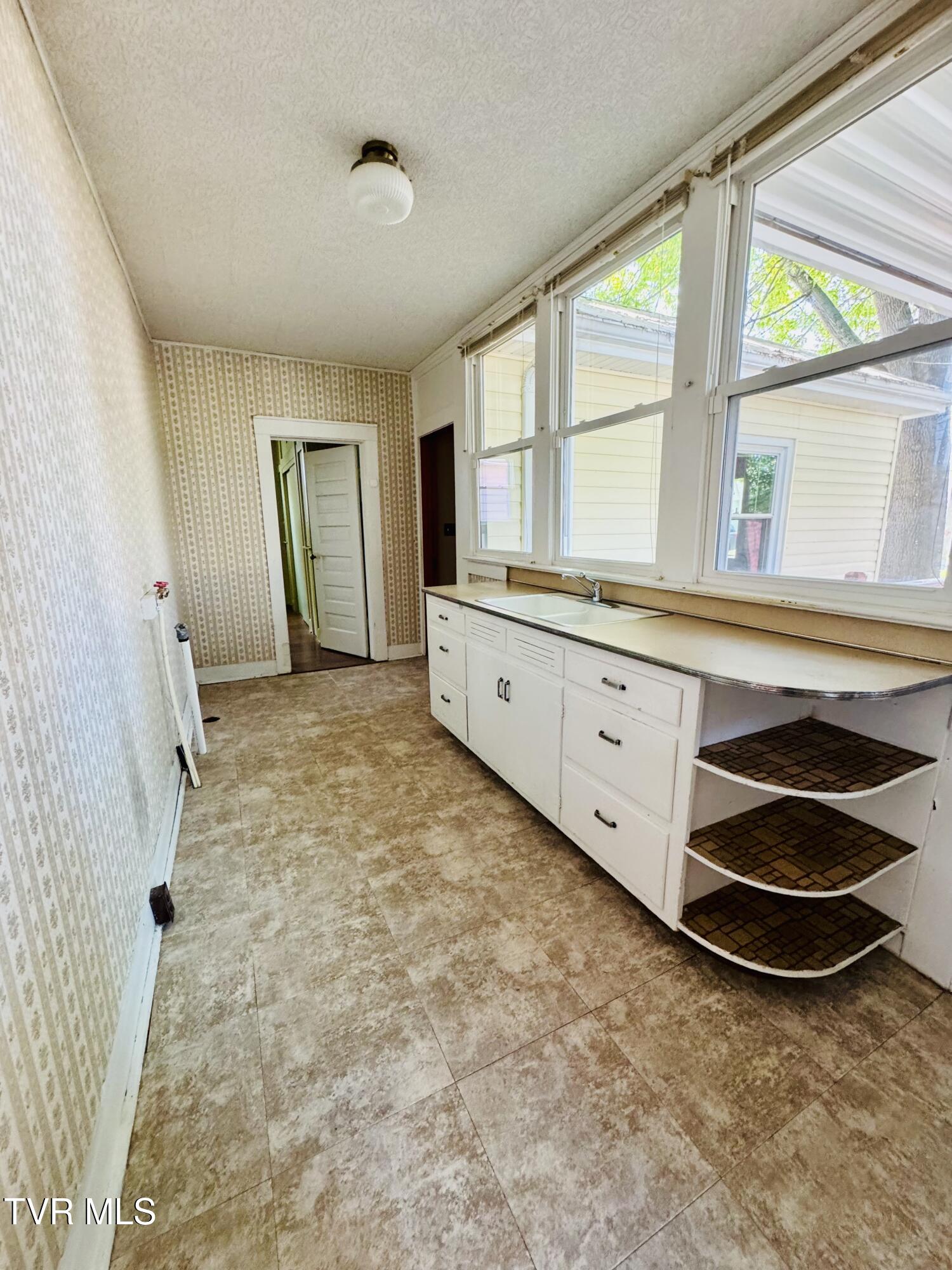 216 1st Street Erwin, TN 37650 - Photo 20 of 24 IMG_0263