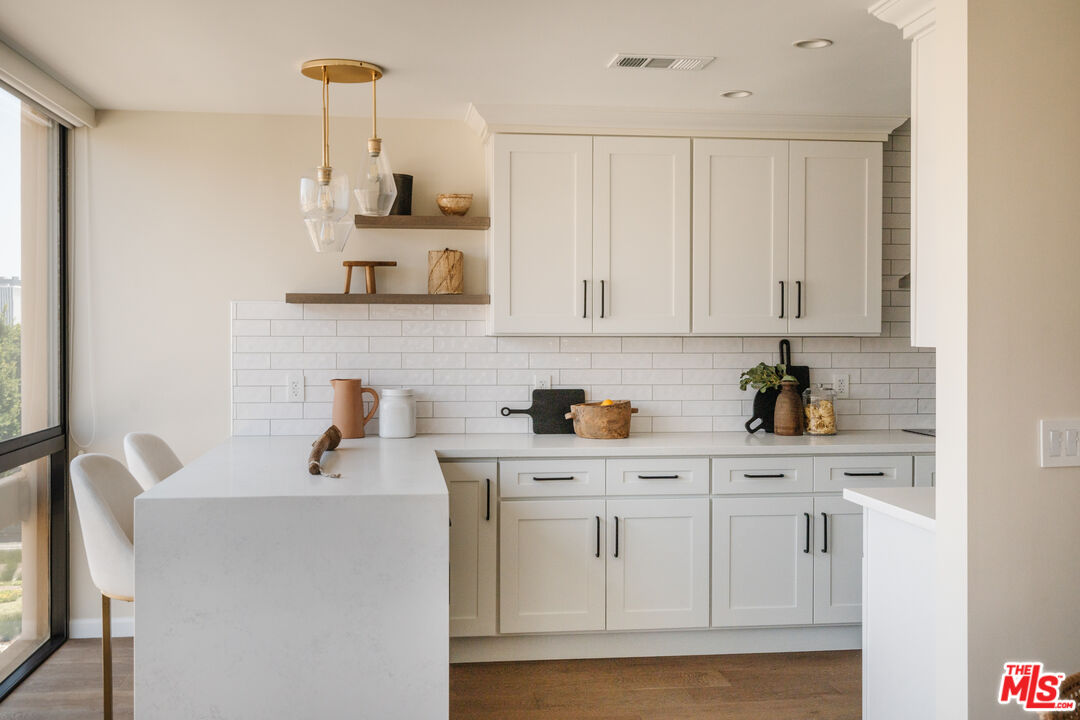 318 North Maple Drive, Unit 408 Beverly Hills, CA 90210 - Photo 5 of 12