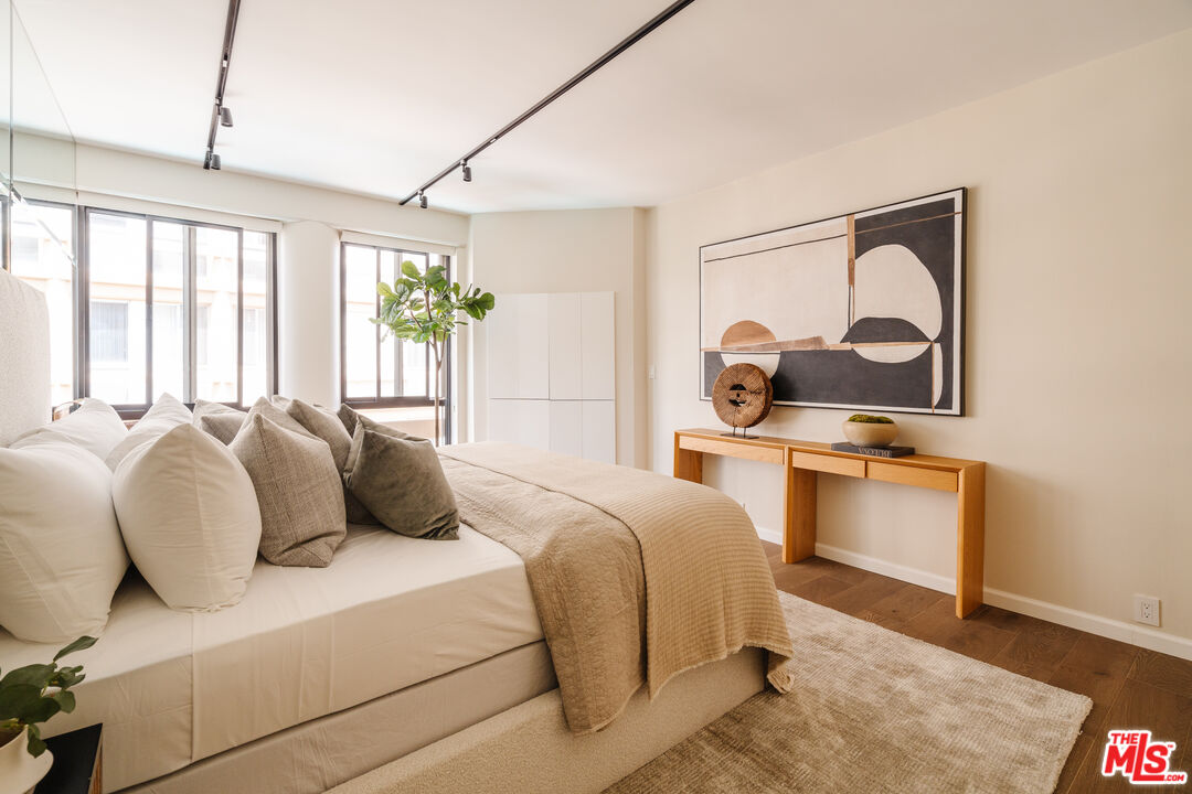 318 North Maple Drive, Unit 408 Beverly Hills, CA 90210 - Photo 9 of 12