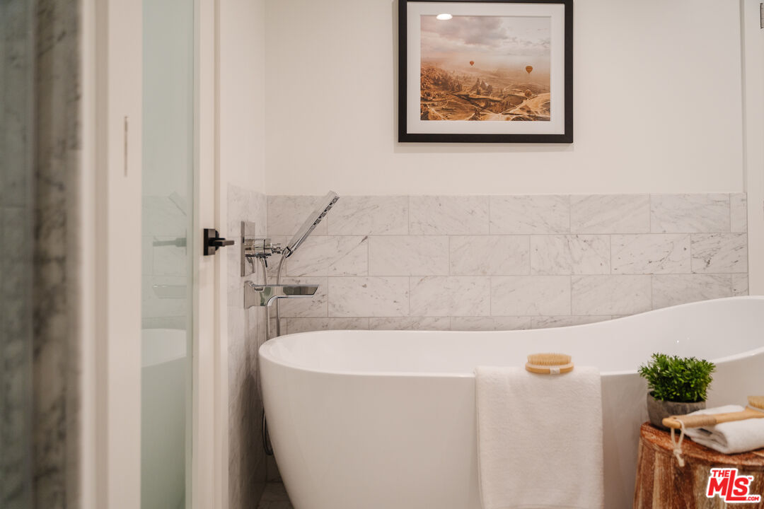 318 North Maple Drive, Unit 408 Beverly Hills, CA 90210 - Photo 10 of 12