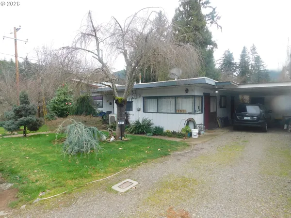 $320,000 | 181 Northeast Ecklund Street, Canyonville, OR 97417